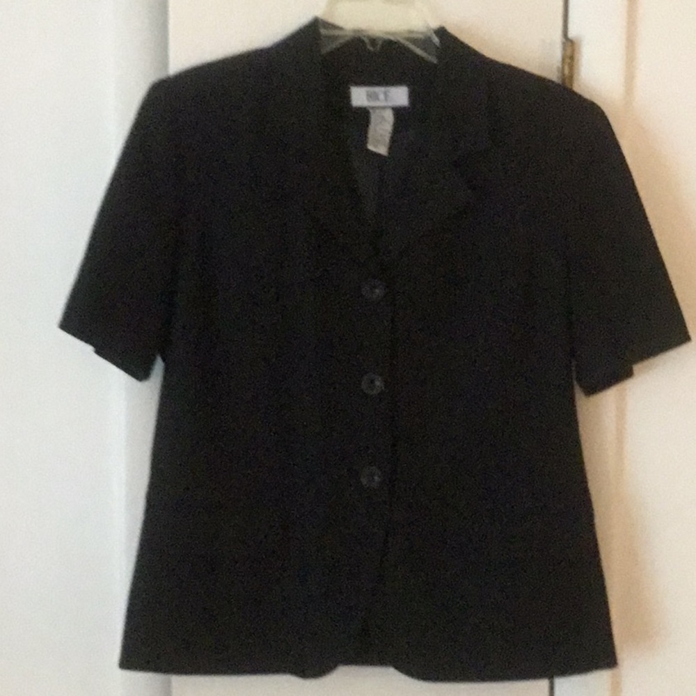 Bice Short sleeved linen blazer top with pockets